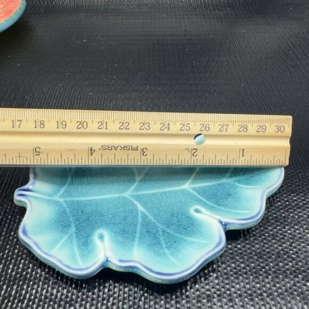 Pottery Dish vintage leaf